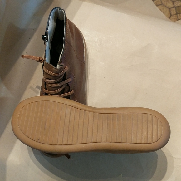 Casual Leather Bootie NWOT - Picture 3 of 4